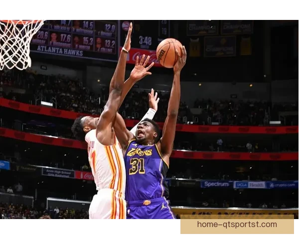 亚特兰大老鹰轻取洛杉矶湖人 以122比102赢得关键胜利